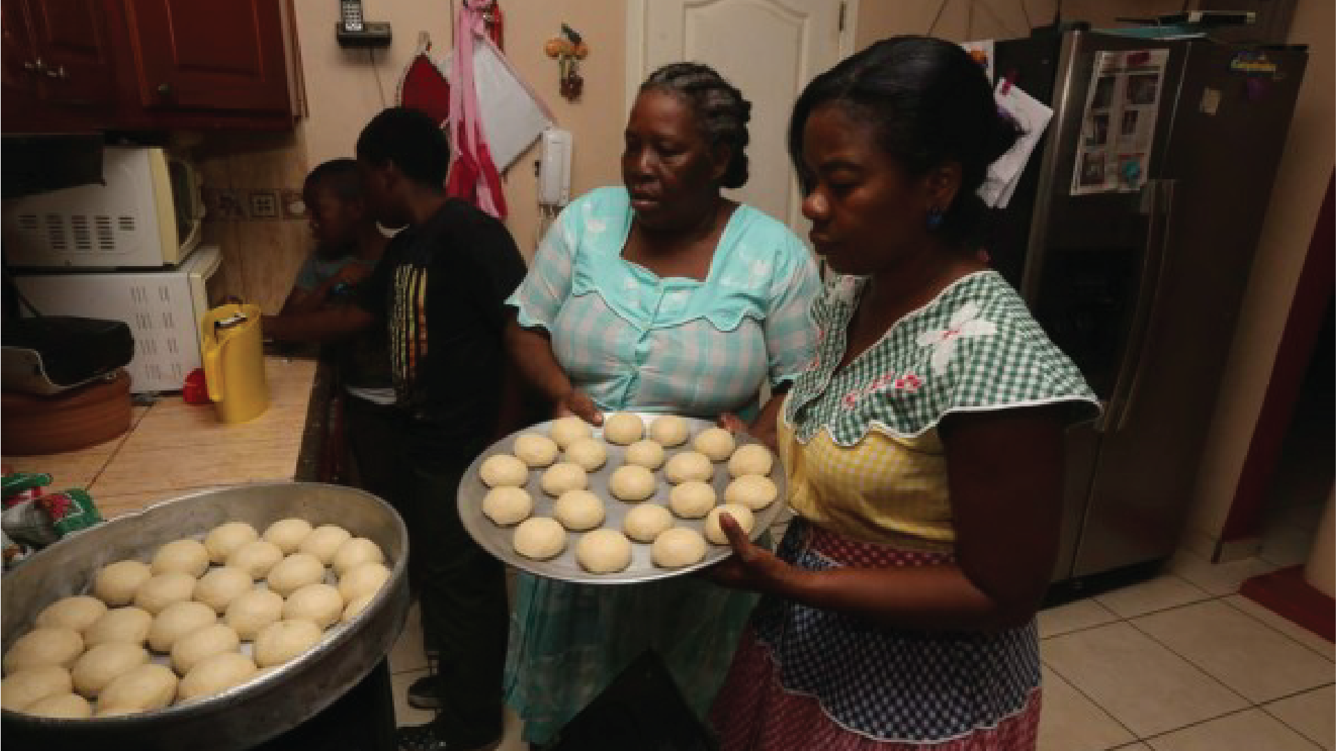 johana-bermudez-familia-cocinando